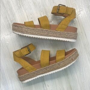 Universal Thread Agnes Quarter Strap Yellow Espadrille Flatform Sandals
